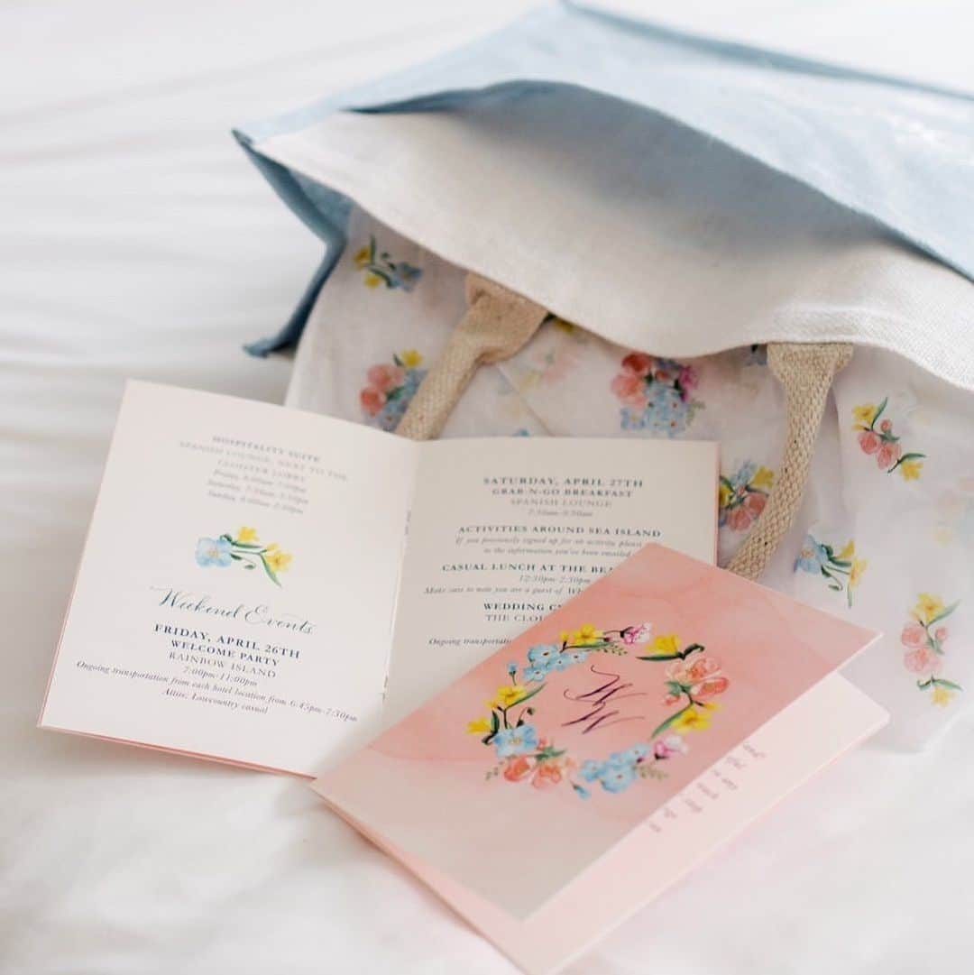 Ceci Johnsonさんのインスタグラム写真 - (Ceci JohnsonInstagram)「A moment for the matching tissue paper and welcome booklets, please! 🌷  DM or email us at hello@cecinewyork.com to work with our award-winning design team. Think of us like your fairy godmother- we dream big, make your wishes come true, and deliver with flawless execution. ✨  As seen in @vogueweddings Invitation Design + Event Branding @cecinewyork Custom Watercolor @cecijohnson Venue @sea_island Event Planner @marcyblum Event Designer @toddevents Photography @lizbanfieldwed Videography @storyboxcinema Shoes @manoloblahnik Dress @oscardelarenta Groom's Attire @lanvinofficial」5月2日 0時55分 - cecinewyork