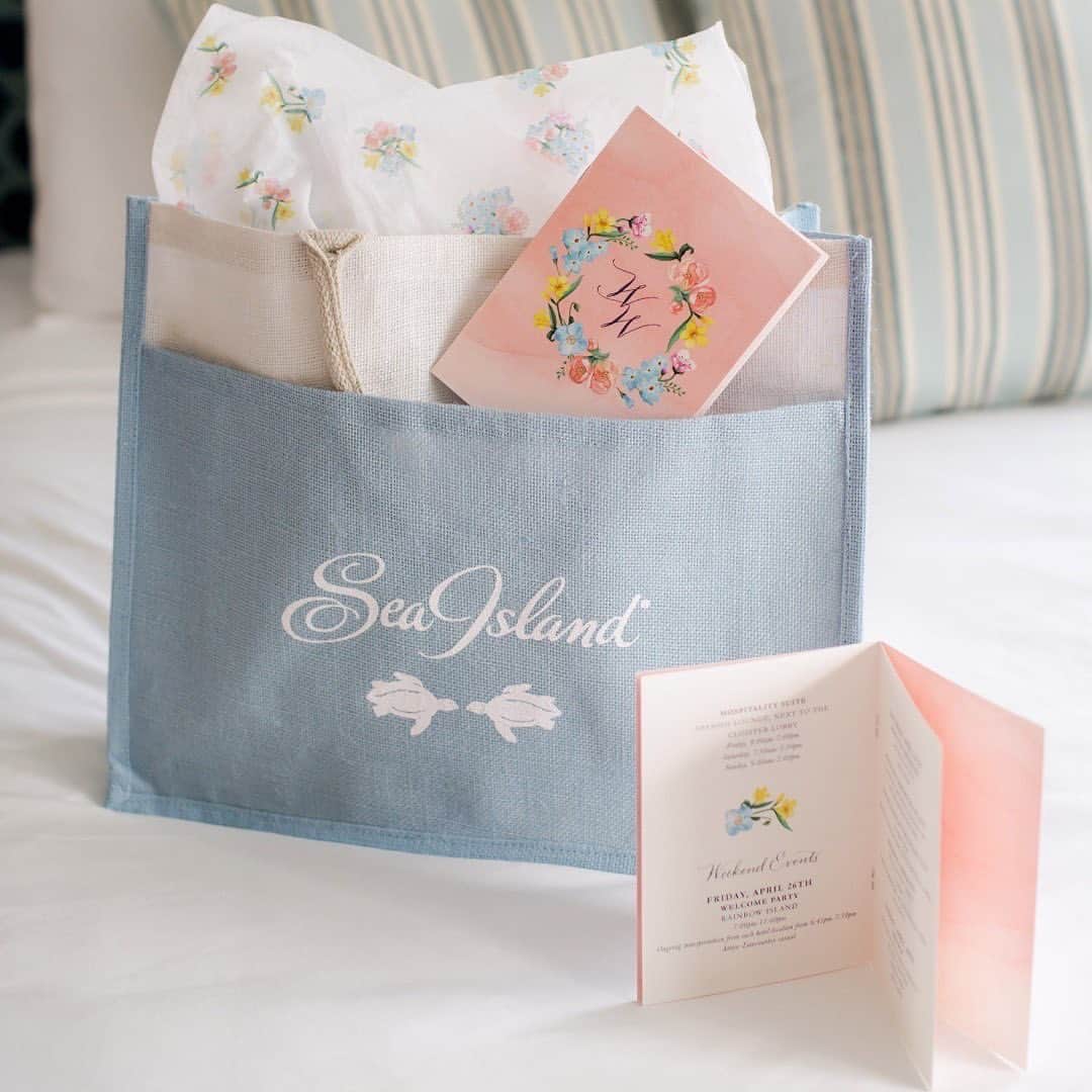 Ceci Johnsonのインスタグラム：「A moment for the matching tissue paper and welcome booklets, please! 🌷  DM or email us at hello@cecinewyork.com to work with our award-winning design team. Think of us like your fairy godmother- we dream big, make your wishes come true, and deliver with flawless execution. ✨  As seen in @vogueweddings Invitation Design + Event Branding @cecinewyork Custom Watercolor @cecijohnson Venue @sea_island Event Planner @marcyblum Event Designer @toddevents Photography @lizbanfieldwed Videography @storyboxcinema Shoes @manoloblahnik Dress @oscardelarenta Groom's Attire @lanvinofficial」