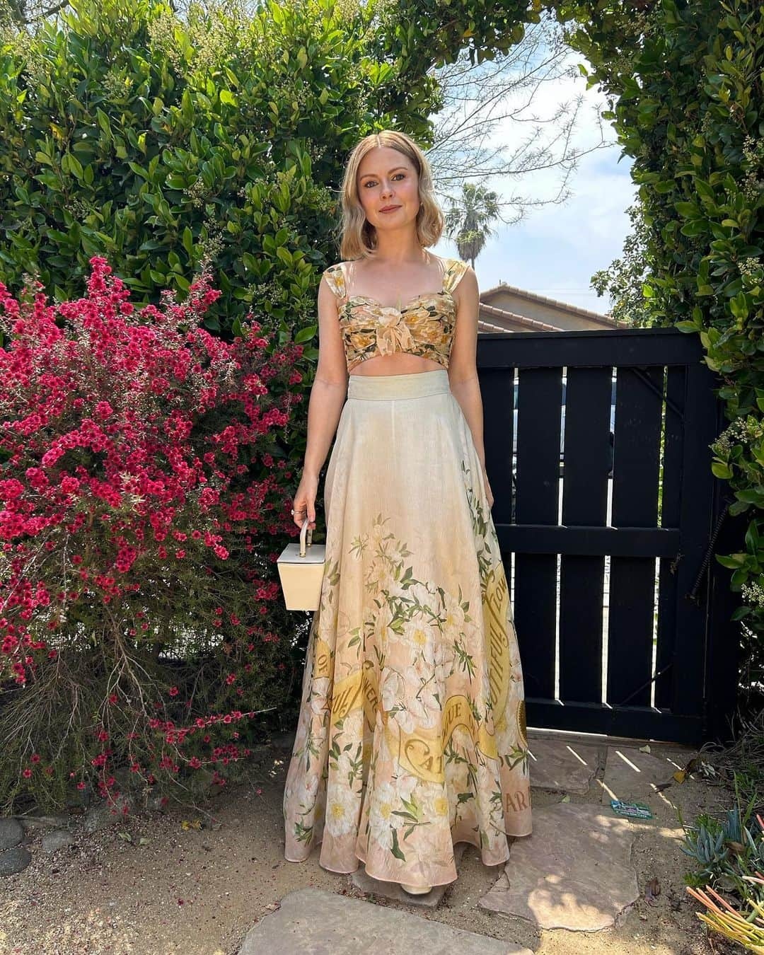 ローズ・マクアイヴァーさんのインスタグラム写真 - (ローズ・マクアイヴァーInstagram)「Thanks to the brilliant glam team for bringing these spring vibes 💐」5月2日 0時57分 - imrosemciver