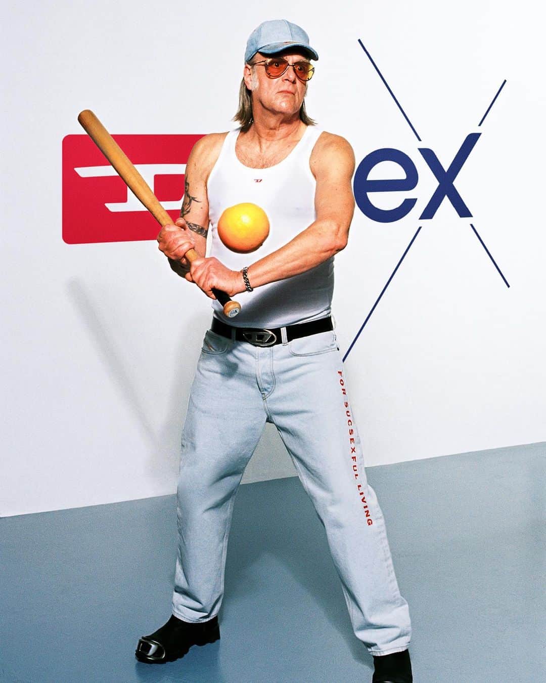 ディーゼルのインスタグラム：「At bat. Bases loaded.   Always be ready for a homerun. The Diesel x @Durex capsule collection has all your bases covered. Designed to celebrate the shared values of humor, personal expression and sexual freedom, the capsule includes T-shirts, a baseball cap and denim printed with For Sucsexful Living, an irreverent, playful take on Diesel’s brand mantra. The capsule is available in Diesel stores, where free @Durex condoms will be distributed.   Tap to shop and discover Diesel x @Durex capsule at the link in bio.    #ForSuccessfulLiving #DieselxDurex」