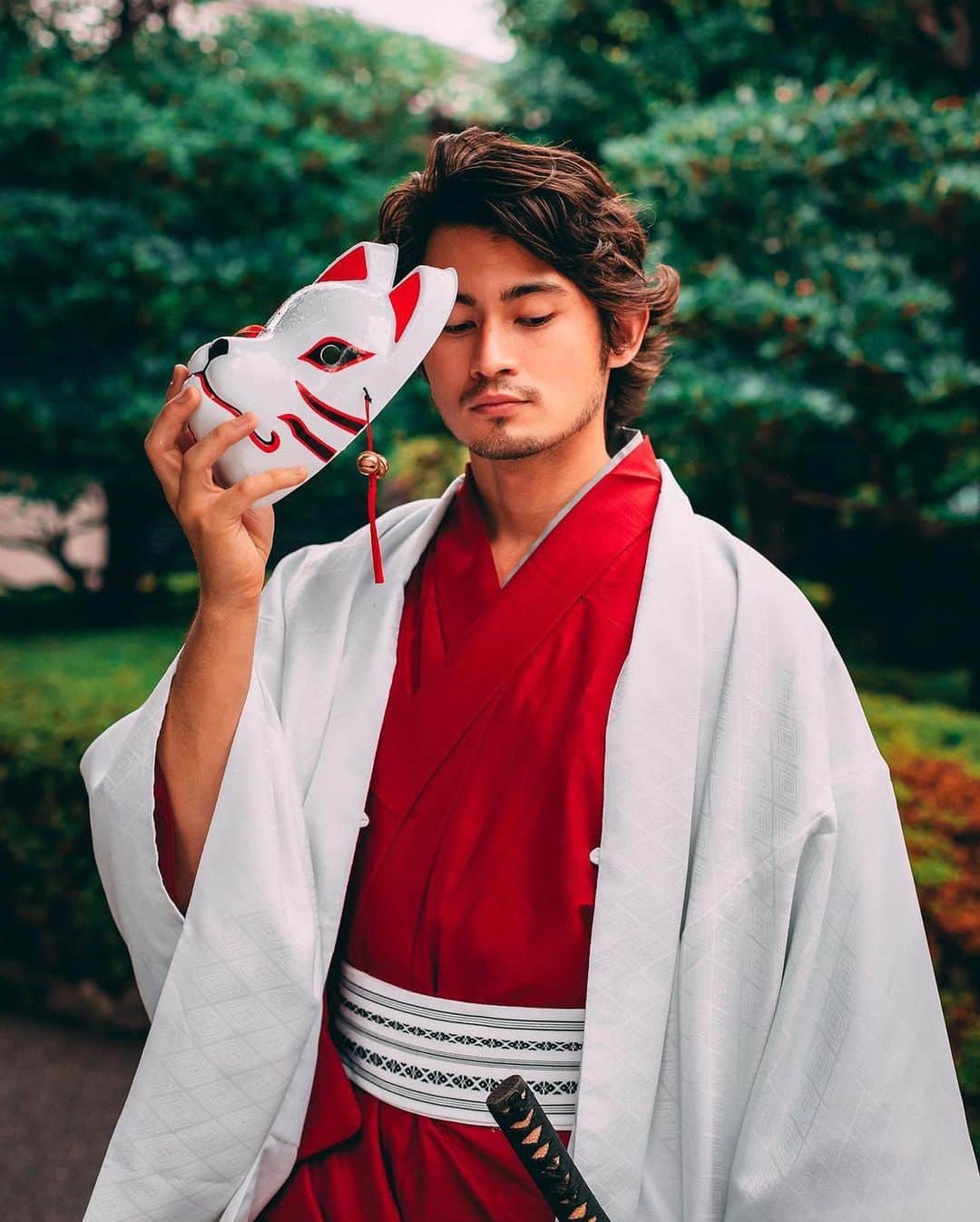 YouTubeさんのインスタグラム写真 - (YouTubeInstagram)「kicking off #APAHeritageMonth with @ianboggz, who shared thoughts on celebrating all parts of himself!! ✨ "Growing up, I never knew where I fit in. I was born in Japan and grew up partly there, partly in Hawaii and party in Italy, while my dad grew up in Kenya and my mom, Japan. I also have a little sister who was born in Hawaii. ⠀⠀⠀⠀⠀⠀⠀⠀⠀ Because of this, I used to struggle with figuring out who I am. Everywhere I lived I would get stares or off-putting remarks because of my races. I never knew if I was more Asian, White or just something else. Until I decided that I’m just me. ⠀⠀⠀⠀⠀⠀⠀⠀⠀ I’m a creator, director, dancer, artist, athlete, photographer and so much more. I’m just a human being like everyone else. It wasn’t until I stopped caring what other people thought of me that I truly accepted myself for who I am and started living life on my own terms." ✨ check out Ian and more creators for #APAHeritageMonth at the link in bio!!」5月2日 1時00分 - youtube
