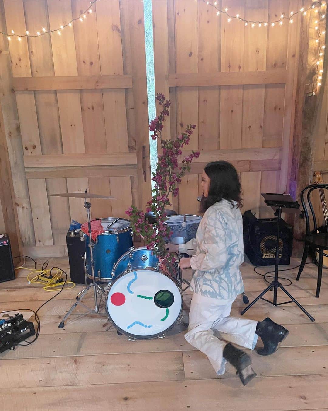メーガン・ブーンのインスタグラム：「Thanks to #jeffrum @jambuckley20 @jeremygustin @ryandugre  You made Friday night a special one. @jeffrummusic   I, unfortunately, can’t post any of the videos of this excellent band playing because my daughter is a flamenco go-go in the foreground (yes, in all vids) and she is too young to understand the internet & therefore consent to be posted all over it in the act of expressing freedom that Jeff Rum inspired in her.  Loved you guys. 🌸🥁🎶🎸」