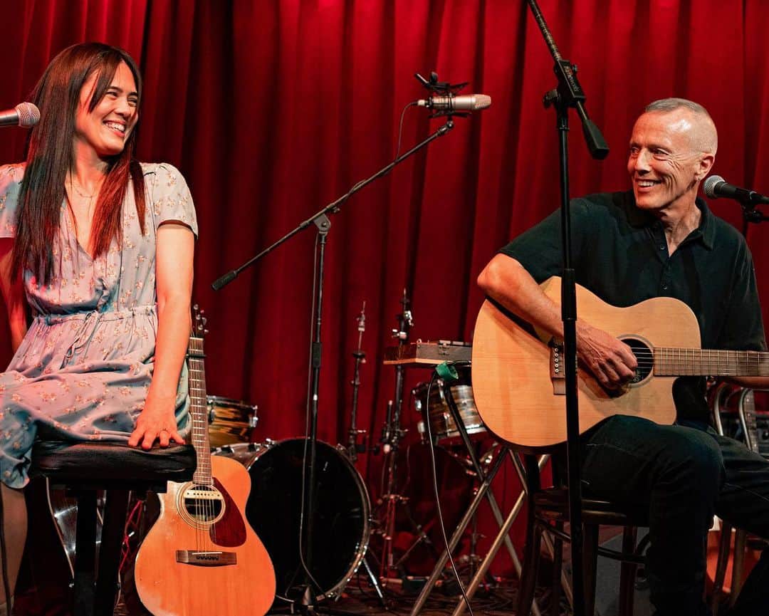 プリシラ・アーンさんのインスタグラム写真 - (プリシラ・アーンInstagram)「Look how freaking happy I am in this photo!  This is me right after playing and singing “Mad World” with THE @curtsmith and feeling so happy I didn’t play any bum notes and feeling so giddy that I just sang and played “Mad World” with Curt Smith. ☺️  Scroll through to see more photos from the fundraiser show at @thehotelcafe taken by @jus10h   2. @demetrimartinofficial and I getting everyone to quiet down at the start of the show with our children’s school’s “quiet coyote” hand gesture.  3. Performing “Our House” with @sweettalkradio  4. Singing “Blue Eyes” with @carybrothers just like we used to do 15 years ago. 5. Enjoying my “Little Green” cocktail crafted by @chefroychoi a little too much  6. Raffling off the Joni Mitchell print by @henrydiltz  7. Raffling off the signed show poster designed by @lisa.l.naka  8. Singing “Helplessly Hoping” with @inara_george and @alexlillyland  9. Having a blast sharing the stage with one of my favorite comedians, Demetri Martin. 10. Big group singalong with Curt singing “Everybody Wants To Rule The World” 🙌🏽  In the end, walking away from the night feeling so incredibly grateful for my community here in LA. 💙」5月2日 1時20分 - priscillaahn