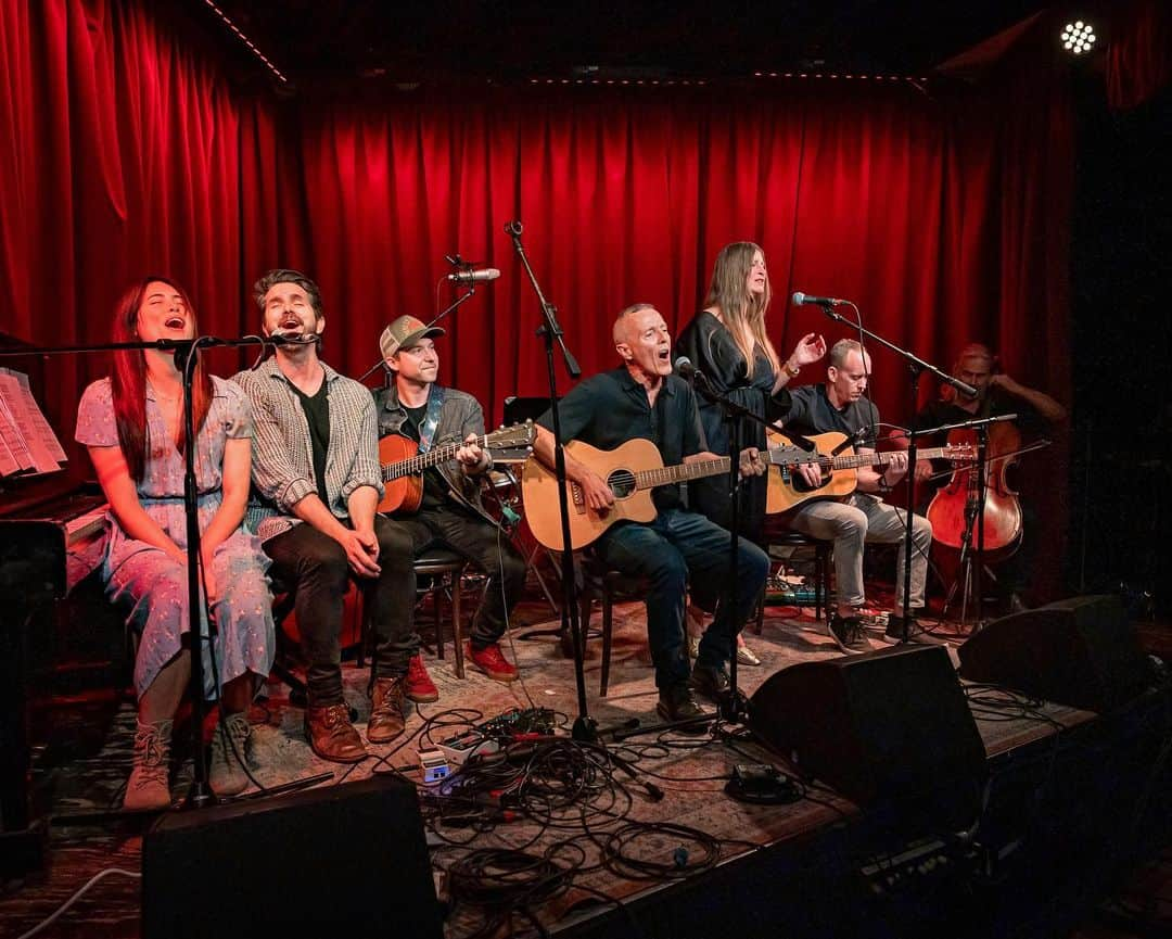 プリシラ・アーンさんのインスタグラム写真 - (プリシラ・アーンInstagram)「Look how freaking happy I am in this photo!  This is me right after playing and singing “Mad World” with THE @curtsmith and feeling so happy I didn’t play any bum notes and feeling so giddy that I just sang and played “Mad World” with Curt Smith. ☺️  Scroll through to see more photos from the fundraiser show at @thehotelcafe taken by @jus10h   2. @demetrimartinofficial and I getting everyone to quiet down at the start of the show with our children’s school’s “quiet coyote” hand gesture.  3. Performing “Our House” with @sweettalkradio  4. Singing “Blue Eyes” with @carybrothers just like we used to do 15 years ago. 5. Enjoying my “Little Green” cocktail crafted by @chefroychoi a little too much  6. Raffling off the Joni Mitchell print by @henrydiltz  7. Raffling off the signed show poster designed by @lisa.l.naka  8. Singing “Helplessly Hoping” with @inara_george and @alexlillyland  9. Having a blast sharing the stage with one of my favorite comedians, Demetri Martin. 10. Big group singalong with Curt singing “Everybody Wants To Rule The World” 🙌🏽  In the end, walking away from the night feeling so incredibly grateful for my community here in LA. 💙」5月2日 1時20分 - priscillaahn