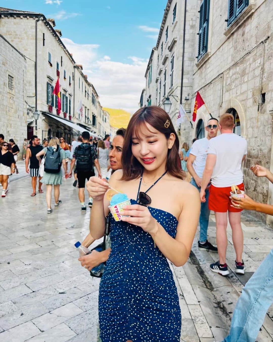 のインスタグラム：「memories of one day 🍦 #throwback #ootd #trip #photography」