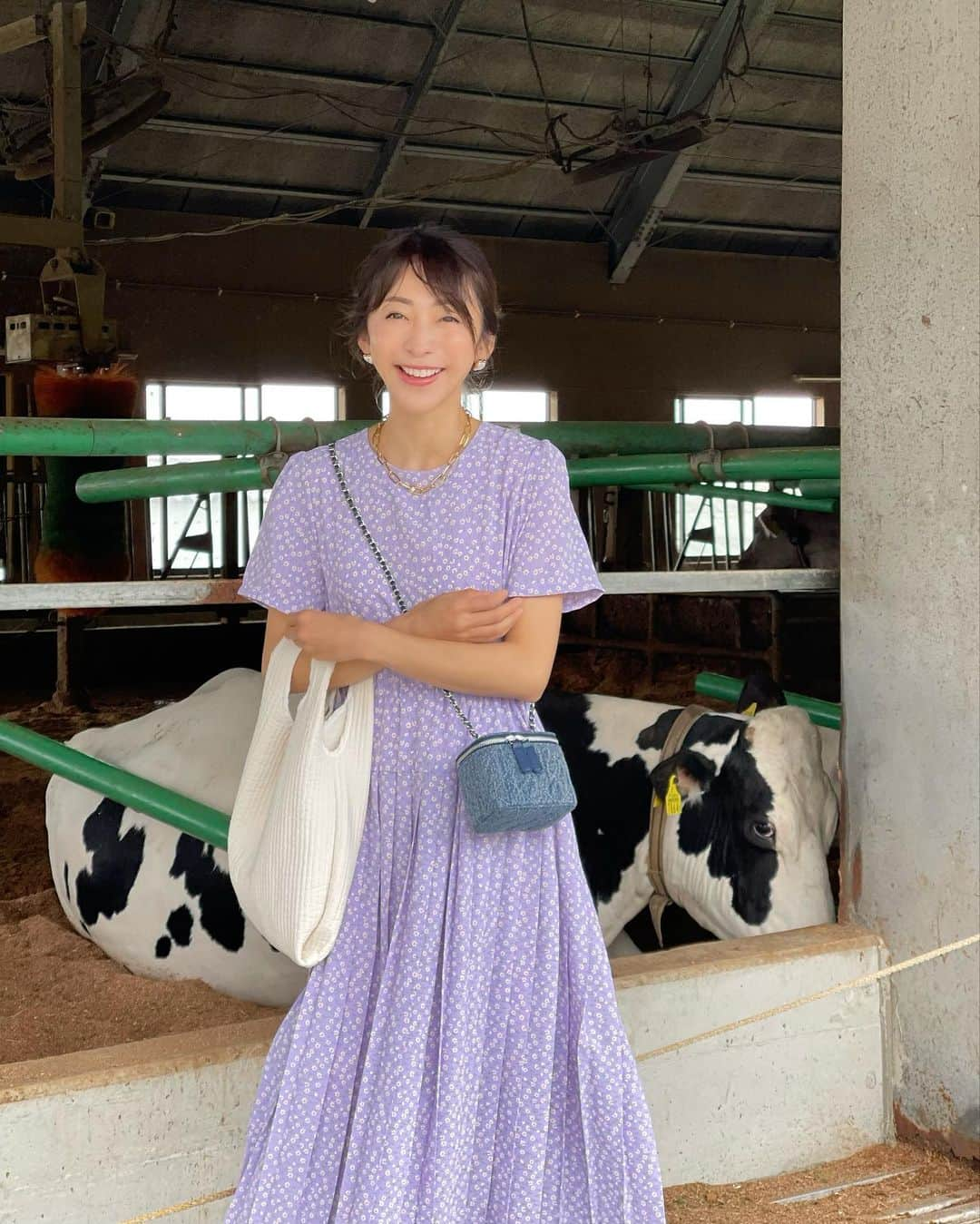 木本泉さんのインスタグラム写真 - (木本泉Instagram)「- ふらっと思いつきで立ち寄った "阿蘇ミルク牧場"🐄  思いがけず楽しくて長居🌳 熊本ってこんなに楽しいところだったなんて、今まで知らずに損していたな〜と思うほど行きたい場所が盛りだくさん！  牛さんも沢山いて、可愛かった🐂🐄❤️  #熊本#阿蘇ミルク牧場#牧場」5月2日 1時33分 - izumikimoto