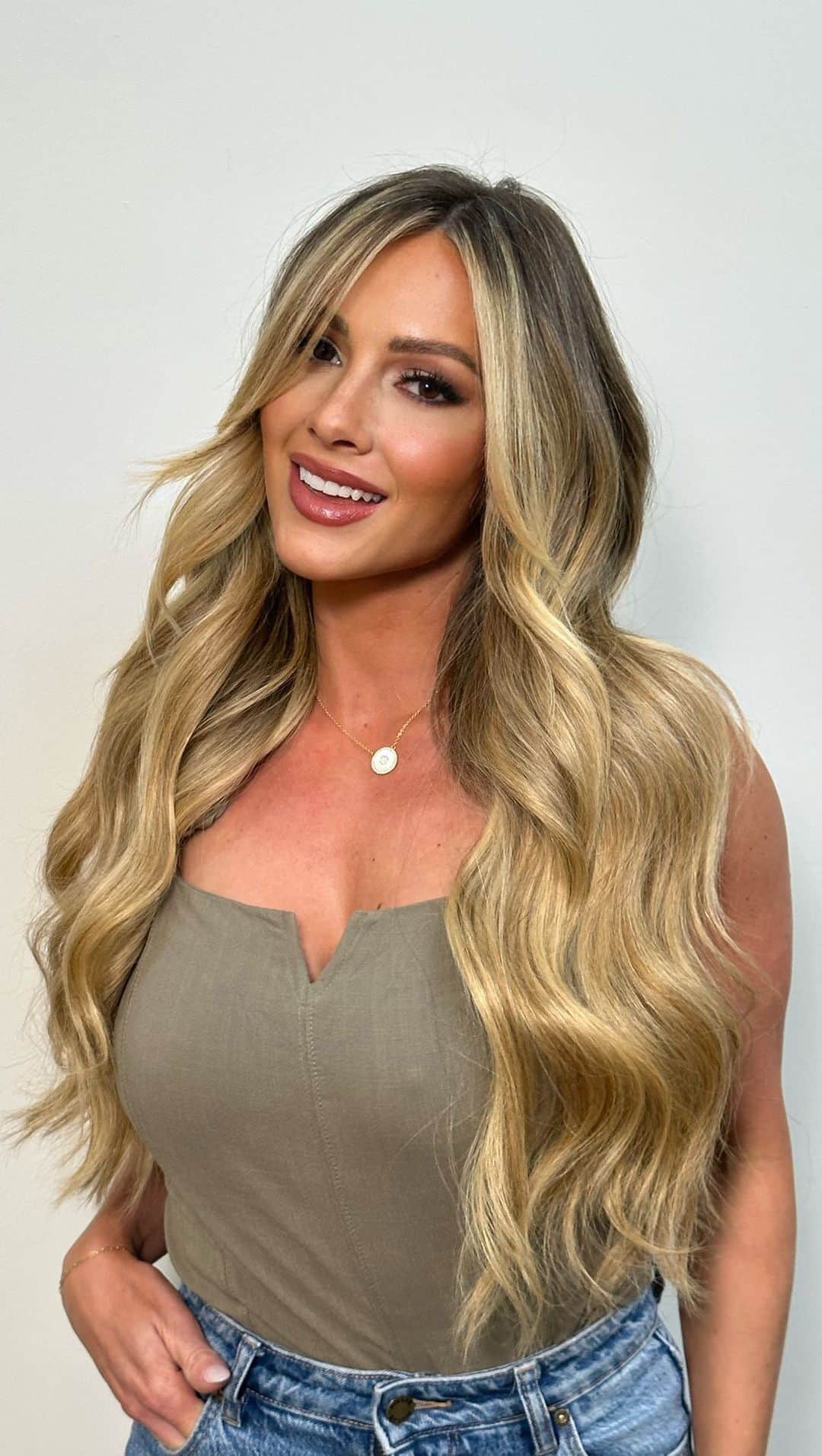 Paige Hathawayのインスタグラム：「You can call me Britney 😆💃🏼   #hairtransformation #extensions #makeover #behindthechair #maneaddicts #livedinhair」