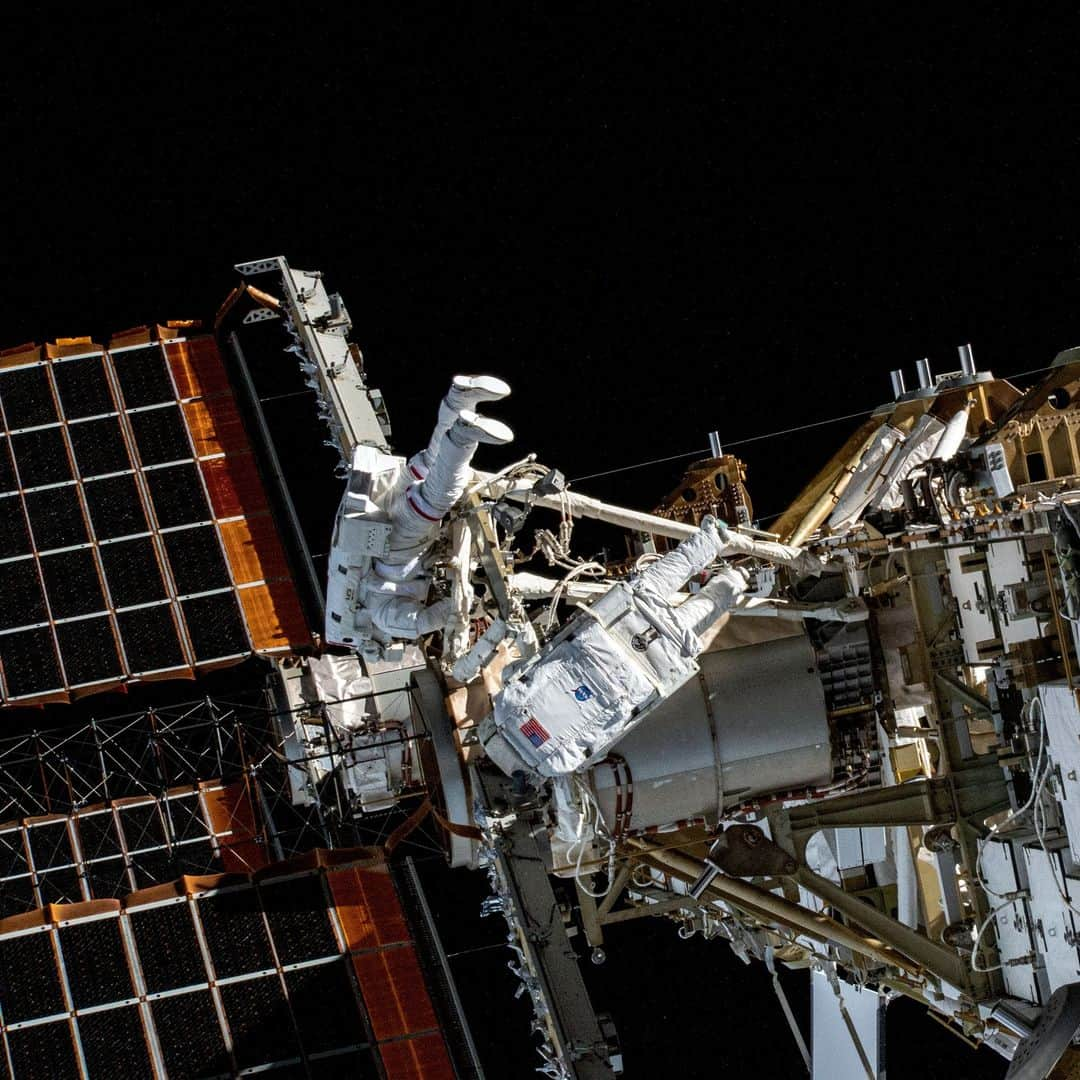 国際宇宙ステーションさんのインスタグラム写真 - (国際宇宙ステーションInstagram)「NASA astronaut Stephen Bowen and UAE (United Arab Emirates) astronaut Sultan Alneyadi are pictured in their Extravehicular Mobility Units, or spacesuits, on the International Space Station's starboard truss structure during a spacewalk on April 28, 2023. The duo would spend seven hours and one minute in the vacuum of space routing cables and installing insulation readying the orbital outpost for its next set of roll-out solar arrays due to be installed after their delivery on the next SpaceX Dragon cargo mission.  pic 1) From left are Bowen and Alneyadi pic 2) Bowen pic 3) Alneyadi  #nasa #uae #unitedarabemirates #astronaut #spacewalk #walk #spacesuit #suit #international #space #station」5月2日 2時12分 - iss