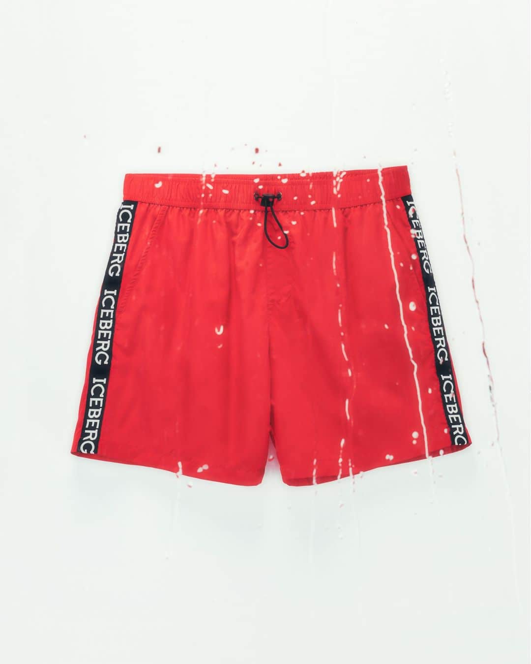 アイスバーグのインスタグラム：「Summer essential: a bold pair of boxer swimming shorts in red, which feature a contrasting black and white Iceberg logo detail down the sides and an adjustable toggle waistband for the perfect fit.  Find out more in the selected stores and at iceberg,com  #iceberg1974 #iceberg #beachwear #swimwear #icebergbeachwear」