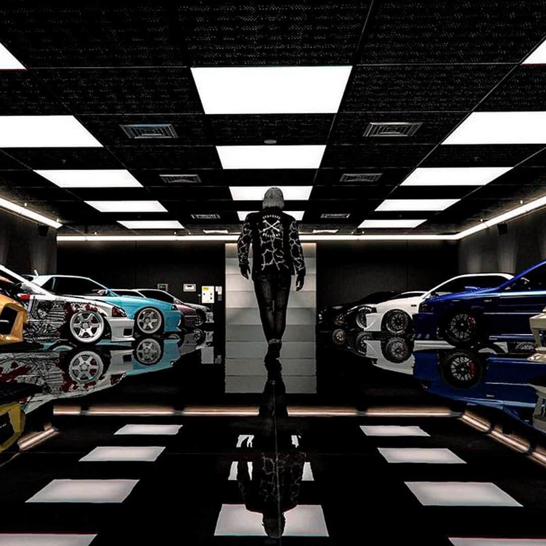 ロックスター・ゲームズのインスタグラム：「The multi-floor Eclipse Blvd. Garage in GTA Online is a great way to flaunt your fleet — and �available at 30% off through May 3.  Check out shots from @vinnys.visuals, @ivan.notorious, @hellaflush.67 and more showing off their collections at the Rockstar Newswire (link in bio).  📷: @sparkmidnightvibe」