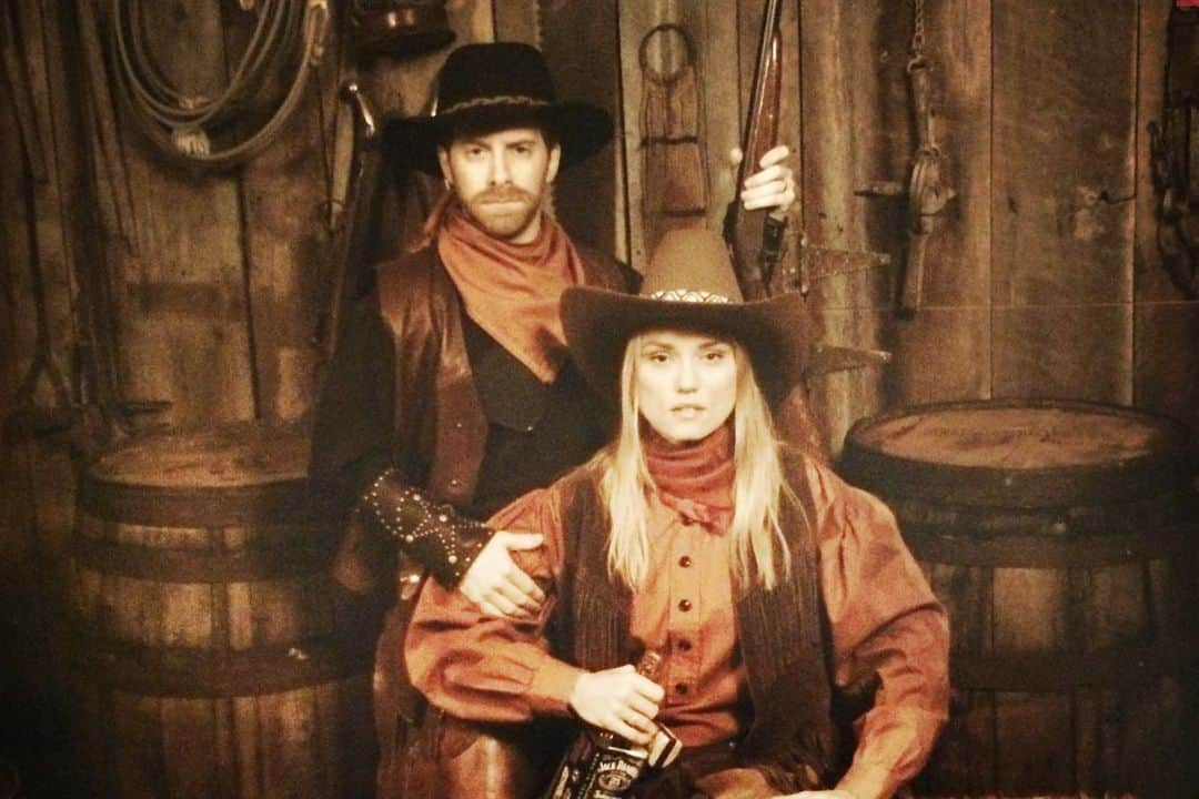 セス・グリーンさんのインスタグラム写真 - (セス・グリーンInstagram)「S&C Inc, estab 2010  Genuinely never thought I’d get married, but since we met I can’t imagine a life without @claregrant   Growing up a super weirdo misfit it seemed impossible to find, but you allow me to feel safe, seen, accepted, & loved in ways that continue to inspire me.   Happy anniversary my love  Being your partner is my greatest joy ❤️」5月2日 2時45分 - sethgreen