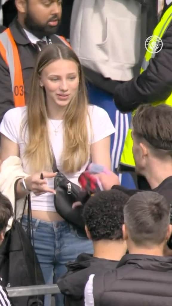 ジャック・グリーリッシュのインスタグラム：「Everyone’s a @jackgrealish fan! 🤗💙」