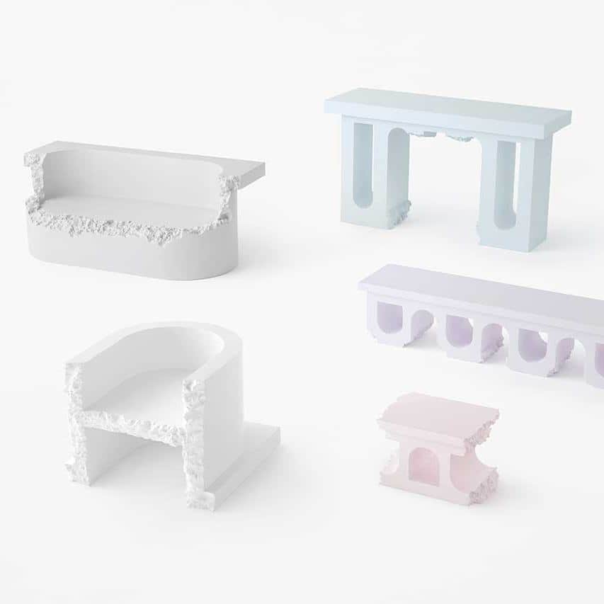 Design Milkさんのインスタグラム写真 - (Design MilkInstagram)「@nendo_official and American artist + designer @danielarsham recently partnered on a project called Break to Make, which made its debut during #MilanDesignWeek. 🔨 Working with the concept of “nendo makes. Daniel breaks,” the Japanese design house created several objects of no use that Arsham then broke to form something functional! A bathtub-like object became a loveseat, while a long, narrow block turned into a bench or stool, for example. Swipe through to see their process! 👉🏼 \\\ Head to our link in bio to learn more. 🔗  #art #artexhibit #artexhibition #furniture #sculpture #artsculpture #furnituredesign」5月2日 3時16分 - designmilk