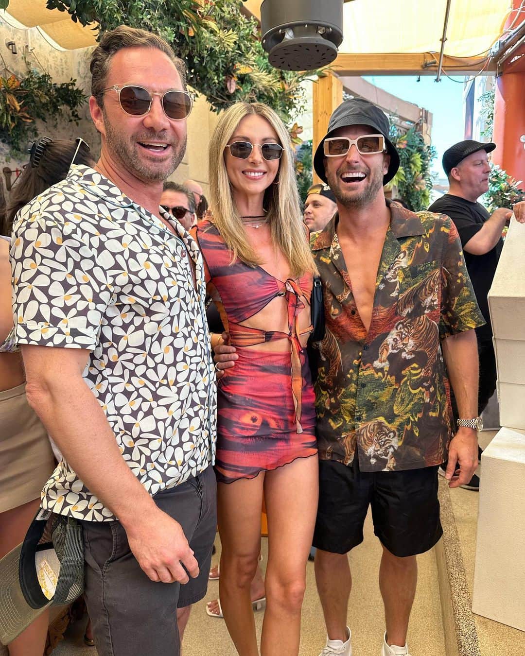 Ludi Delfinoさんのインスタグラム写真 - (Ludi DelfinoInstagram)「Vagassss weekend celebrating the opening for @cathedralelasvegas and a few other old school spots. Thanks to the King of Vegas for such a fun weekend @jasonstrauss  Styled by @changeofpolish」5月2日 3時30分 - ludidelfino