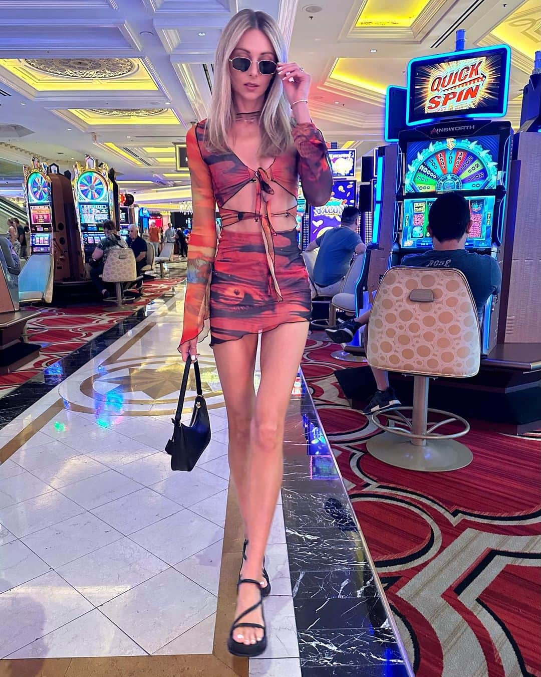Ludi Delfinoさんのインスタグラム写真 - (Ludi DelfinoInstagram)「Vagassss weekend celebrating the opening for @cathedralelasvegas and a few other old school spots. Thanks to the King of Vegas for such a fun weekend @jasonstrauss  Styled by @changeofpolish」5月2日 3時30分 - ludidelfino