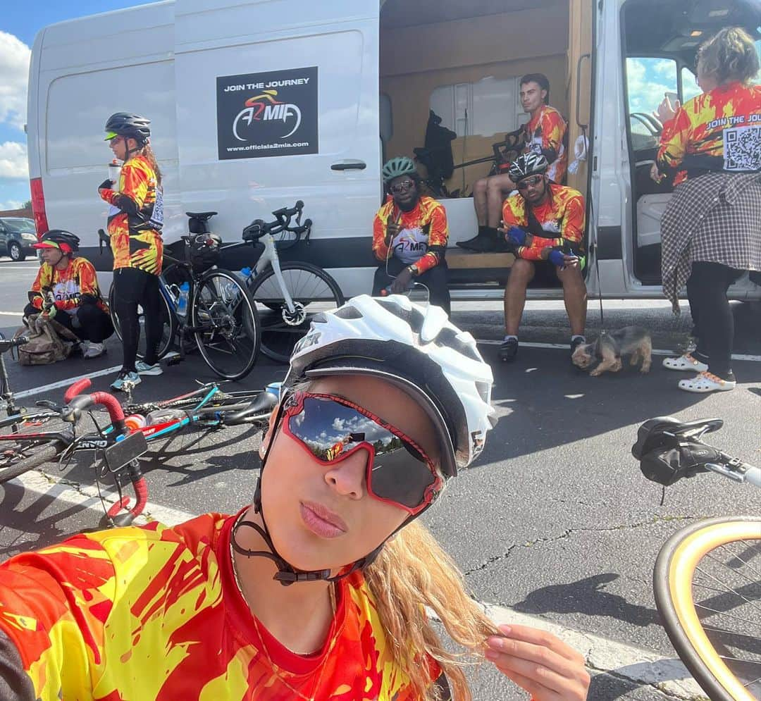 ベロニカ・ベガさんのインスタグラム写真 - (ベロニカ・ベガInstagram)「When you can’t tell the difference between your dreams and reality. @officiala2mia  Day 4 cycling from Atlanta to Miami creating awareness and raising funds for mental health.」5月2日 3時57分 - veronicavega