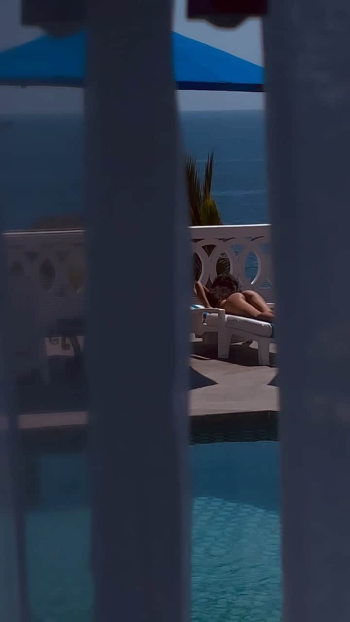 ケリー・ゲイルのインスタグラム：「@cameron_hammond POV spying on me👀」