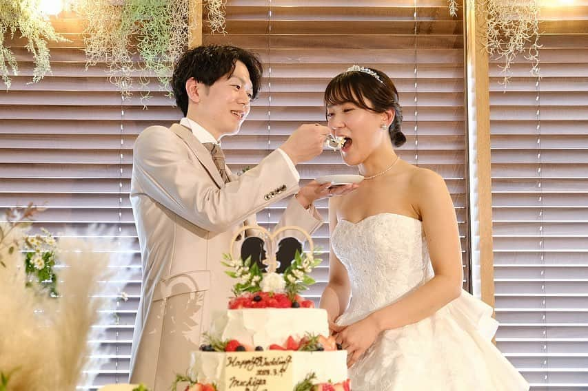 フォーチュン イン ザ テラス ≪新潟県新潟市：結婚式場≫さんのインスタグラム写真 - (フォーチュン イン ザ テラス ≪新潟県新潟市：結婚式場≫Instagram)「. #weddingcake  . . ウエディングケーキ入刀は 新郎新婦様の初めての共同作業と言われております。 . その由来は・・・ 愛し合うふたりがひとつのパンをわけ合うことによって永遠の愛を誓ったことからきています。 . . オリジナルceremonyで ゲストも楽しめるワンシーンを♪」5月2日 3時58分 - fortune_wedding