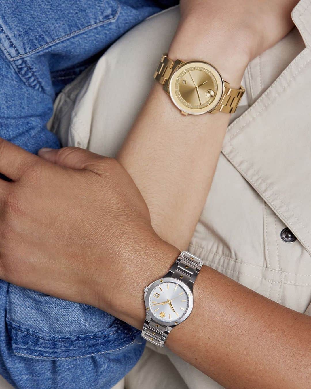 モバードのインスタグラム：「Mark this Mother’s Day with a masterpiece of modern design. Shop our iconic timepieces from our #MovadoBold and #MovadoSE collections online. Tap for details.」
