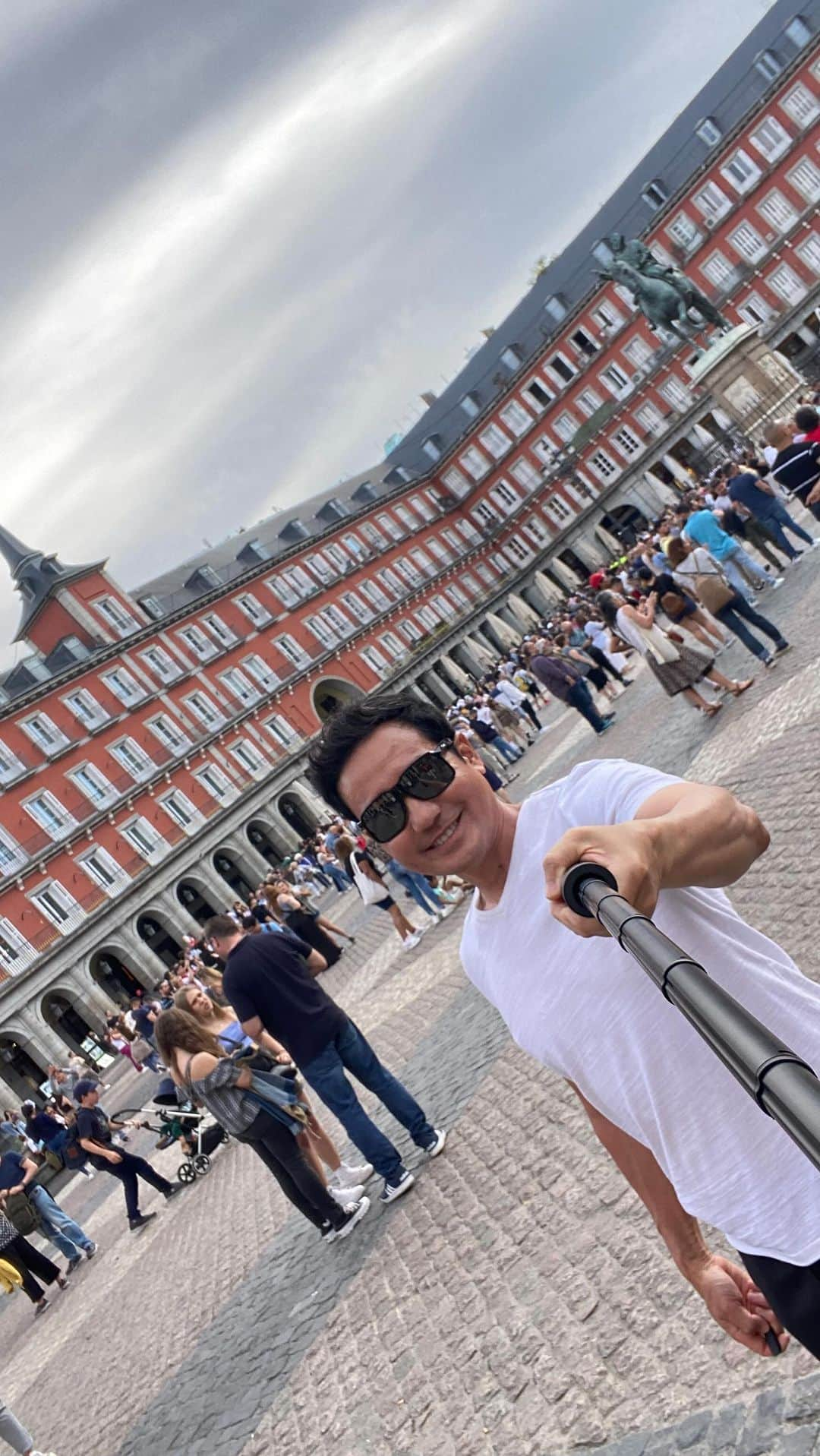 中村豊のインスタグラム：「Madrid’s Grand Central Square 😎😎😎 #マヨール広場 #plazamayor」