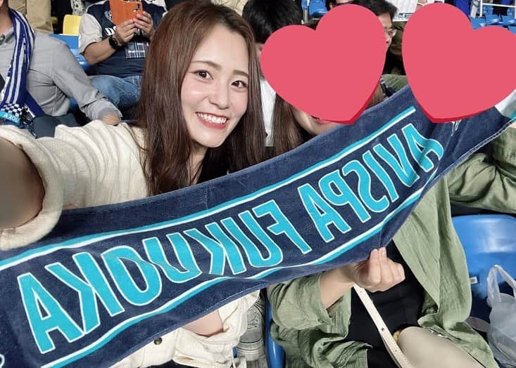 久米知里のインスタグラム：「. やほ！  ワールドカップからハマったサッカー観戦！ サッカーって面白い🔥⚽️ またベススタ行ってきたよー😏 ⁡ 今のところ2戦みて2勝！負け無し🔥⚽️わーい ⁡ アビスパさん強いね🥳🥳 ⁡ 今回はのり弁食べたよ～🍱🍴 盛りなし人生で1番美味しいのり弁だった～🤤🤤 美味美味🥰🥰🥰 ⁡ また応援行こっと📣✊🏻 ⁡ がんばれアビスパ福岡～🔥 ⁡ #久米知里#城島健司のJ的な釣りテレビ#アシスタント#福岡##talent#fishing#girl#idol#followme#サッカー#j1#jリーグ#サッカー女子#アビスパ福岡#avispa#鹿島アントラーズ #ベスト電器スタジアム」
