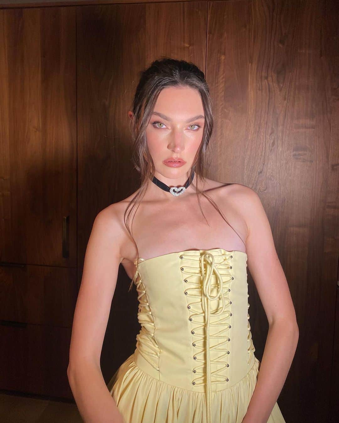 ジャクリーン・ヤブロンスキーのインスタグラム：「Pre Met party with @swarovski @unitedtalent last night. Glam by @makeupmark ✨💕. (I cut those hang tags before I left don't worry).」