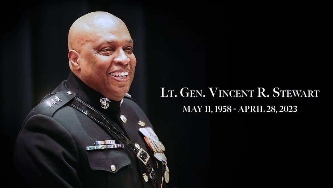 アメリカ海兵隊のインスタグラム：「The Marine Corps reflects on the legacy and passing of Lieutenant General Vincent Stewart. Lt. Gen. Stewart passed away April 28 in Aldie, VA.   “I join many others in mourning the sudden loss of Vince Stewart. He was a trailblazer, a selfless leader, and a mentor and dear personal friend to me. His impact as a leader of Marines and the broader intelligence community cannot be understated. Words cannot express how much he will be missed.” - Commandant of the Marine Corps General David H. Berger  Lt. Gen. Stewart was born on May 11, 1958, in Kingston, Jamaica, and immigrated to the U.S. in 1971 at the age of 13. He was commissioned in the Marine Corps in 1981 and retired in 2019.   He served in the Marine Corps for 38 years and served at nearly all levels of command. His first command was as a tank platoon commander in Alpha Company, 1st Tank Battalion, 1st Marine Division in 1982, and he completed his time on active duty as the deputy commander of United States Cyber Command.   He broke many barriers during his time on active duty including being the first Marine Corps Officer and the first African American to lead the Defense Intelligence Agency.  Lt. Gen. Stewart was an incredible Marine and should stand as an inspiration for all. The Marine Corps shall never forget the amazing legacy and contributions left by Lt. Gen. Stewart.   Semper Fidelis and Fair Winds, sir.」