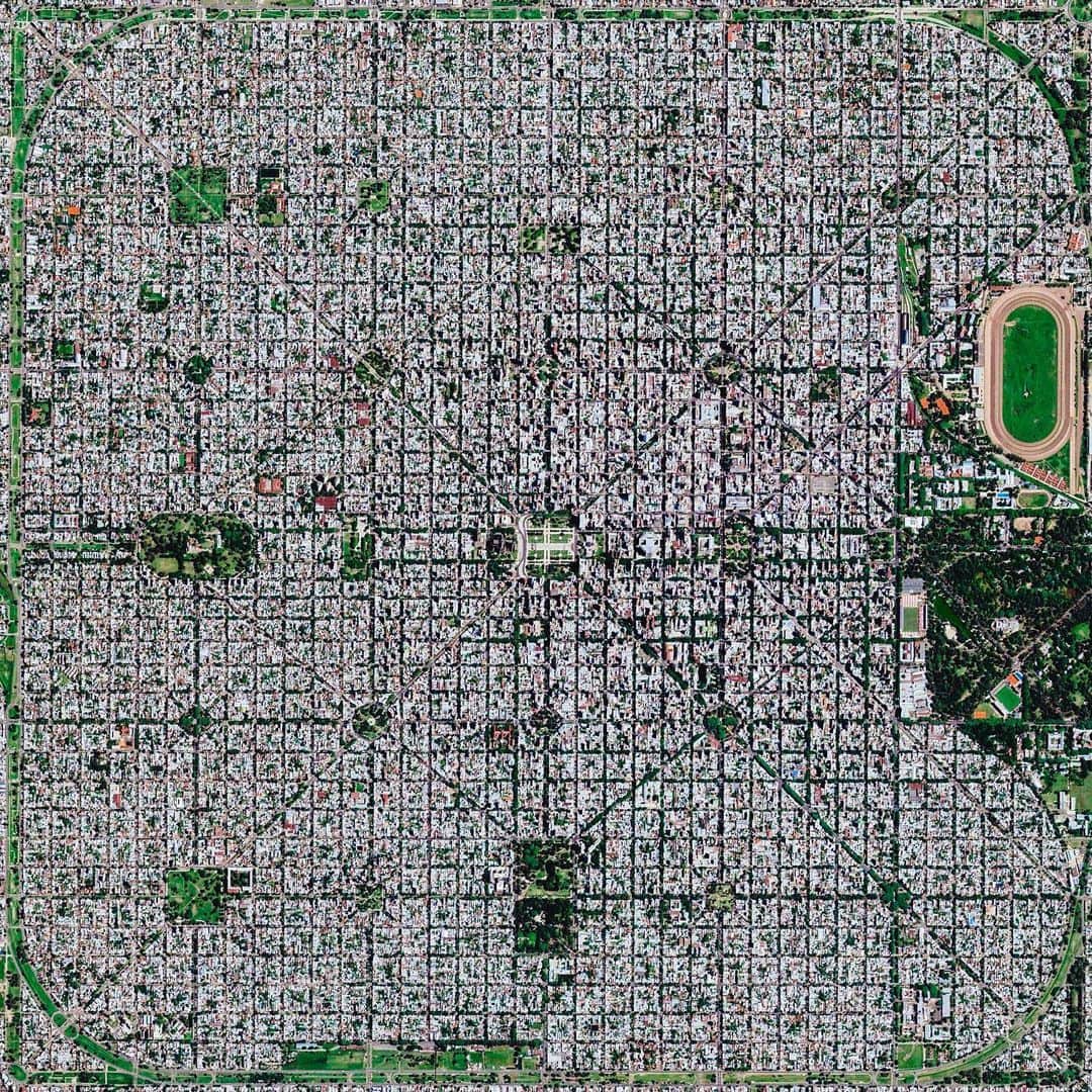 Daily Overviewさんのインスタグラム写真 - (Daily OverviewInstagram)「The planned city of La Plata — the capital city of the Province of Buenos Aires, Argentina — is characterized by its strict, square grid pattern. At the 1889 World’s Fair in Paris, the new city was awarded two gold medals in the categories “City of the Future” and “Better Performance Built.” La Plata has a population of around 772,000 people. — Created by @dailyoverview Source imagery: @maxartechnologies」5月2日 4時49分 - dailyoverview