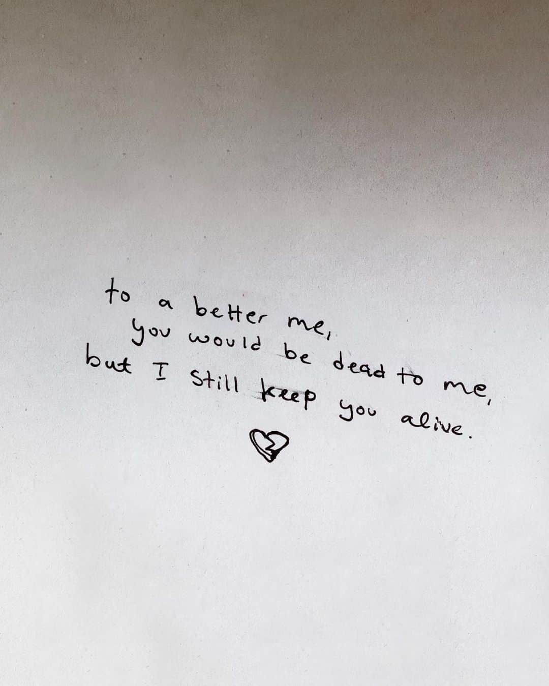 マティー・ノイズさんのインスタグラム写真 - (マティー・ノイズInstagram)「to a better me you would be dead to me, but i still keep you alive </3」5月2日 4時53分 - matynoyes