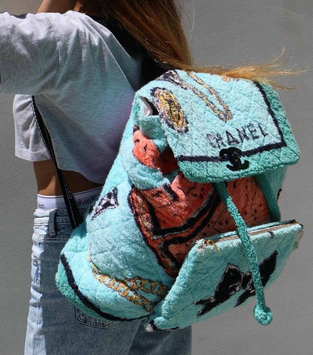 のインスタグラム：「1994 CHANEL Terry Cloth Backpack  #karllagerfeld #metgala2023」