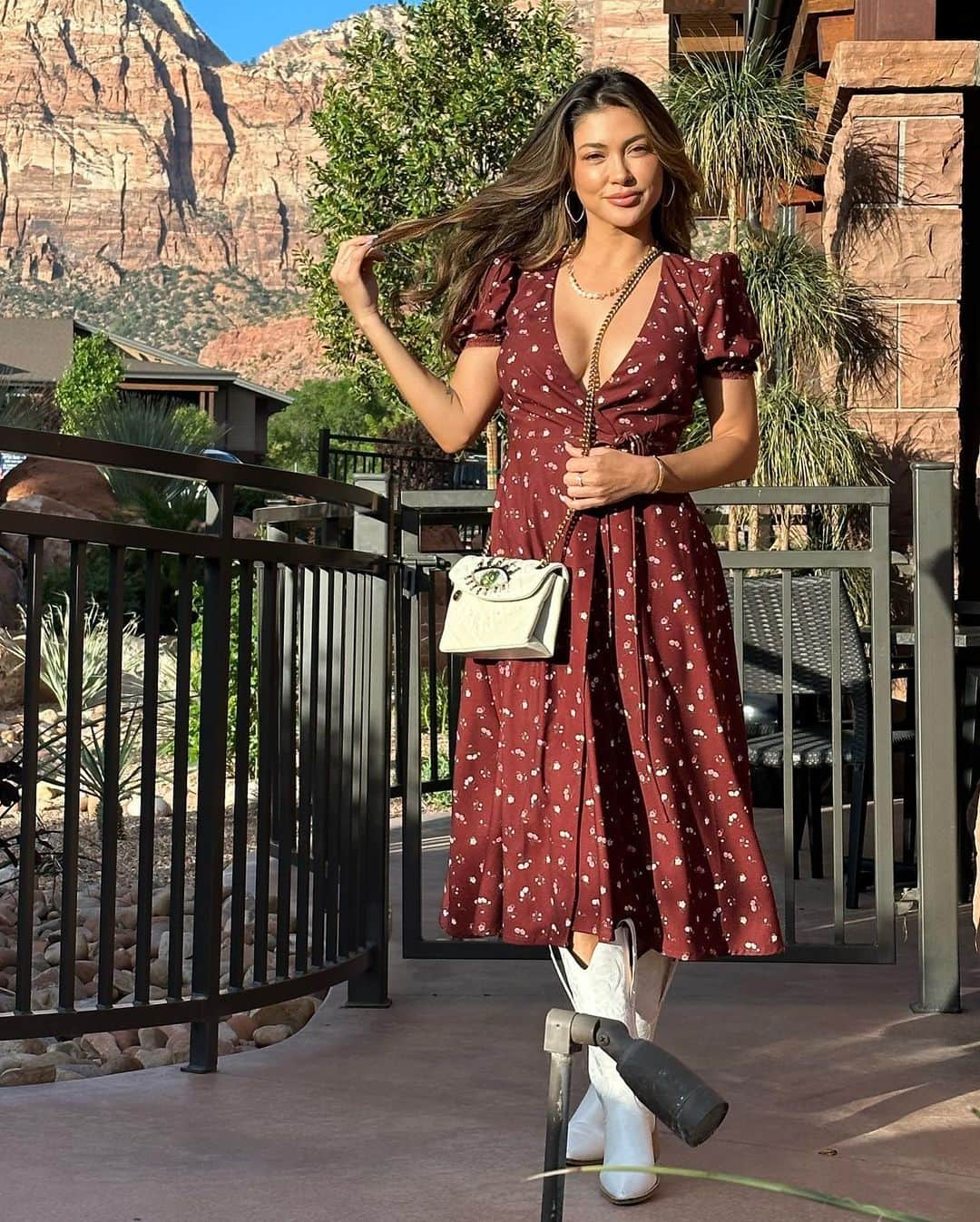 アリアニー・セレステさんのインスタグラム写真 - (アリアニー・セレステInstagram)「Zion views. ⛰️❤️ - #springstyle #sundress #zionnationalpark #explorer」5月2日 5時09分 - ariannyceleste