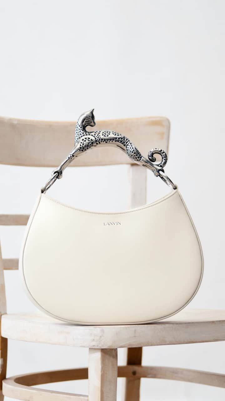 ランバンのインスタグラム：「The new classics. Discover the Lanvin Pencil and Hobo cat at Lanvin.com.   #LANVIN」