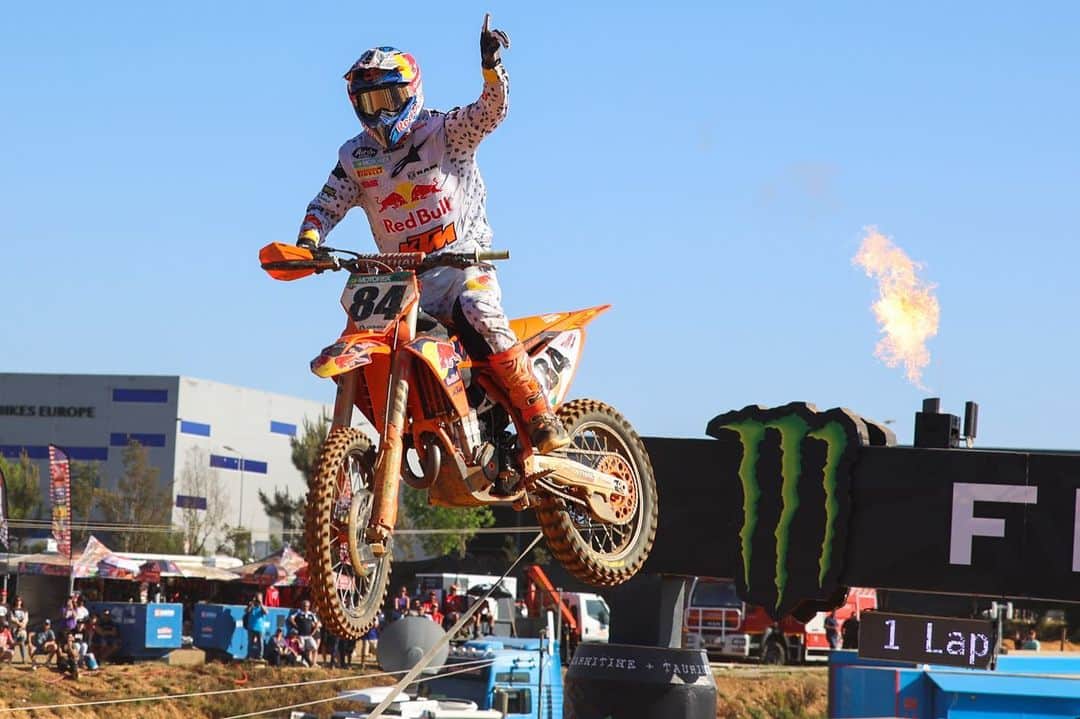 Racer X Onlineのインスタグラム：「Jeffery Herlings gets his 1️⃣0️⃣1️⃣st overall win at MXGP of Portugal 🏁🔥 LINK IN STORY #MXGP」