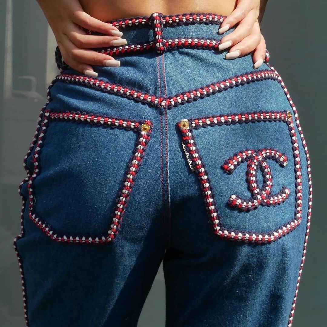のインスタグラム：「1993 “CHANEL RODEO” trimmed denim pants  #karllagerfeld #metgala2023」