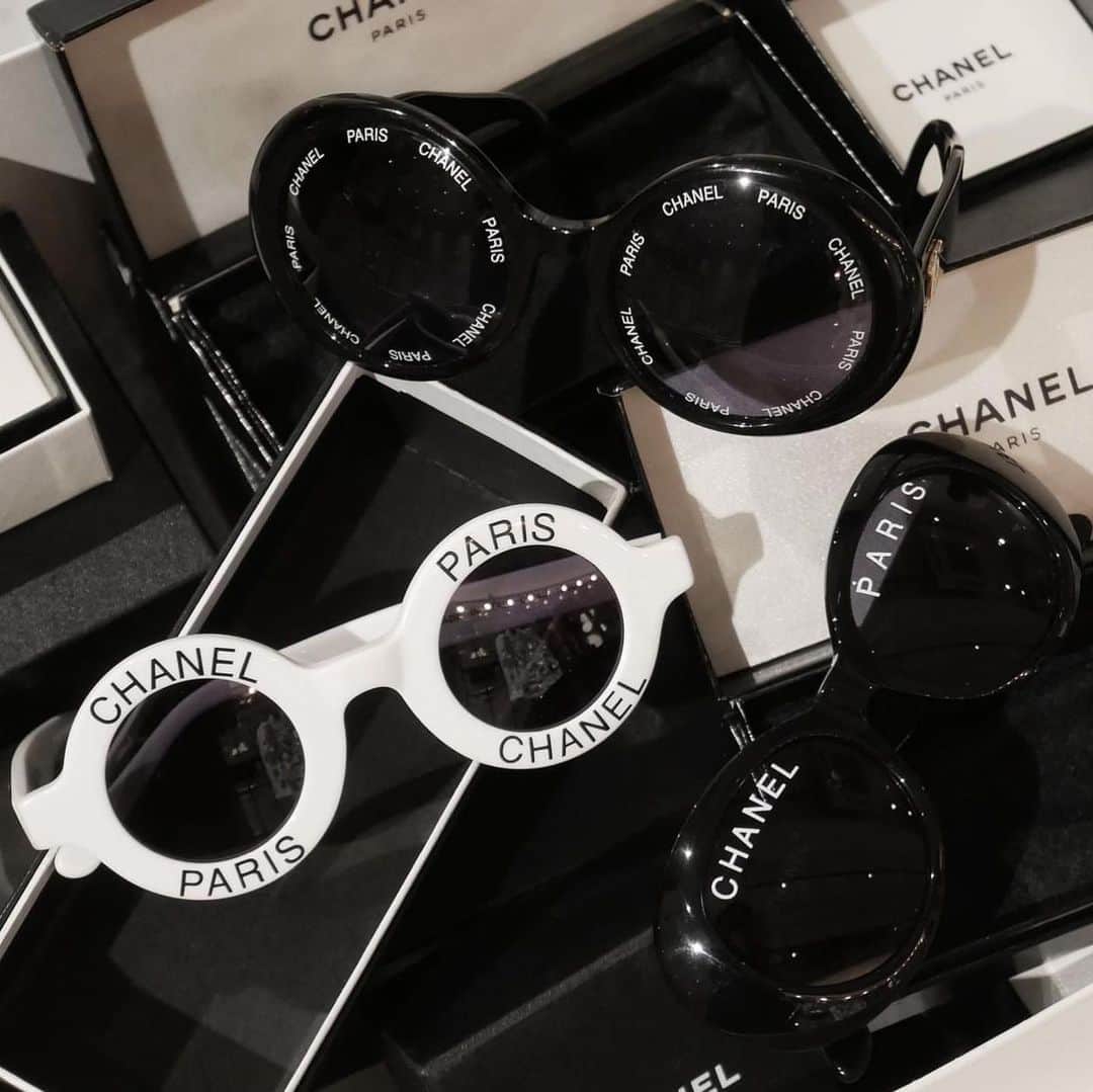 Vintage Brand Boutique AMOREさんのインスタグラム写真 - (Vintage Brand Boutique AMOREInstagram)「1993 CHANEL Round Sunglasses  #karllagerfeld #metgala2023」5月2日 5時17分 - amore_tokyo