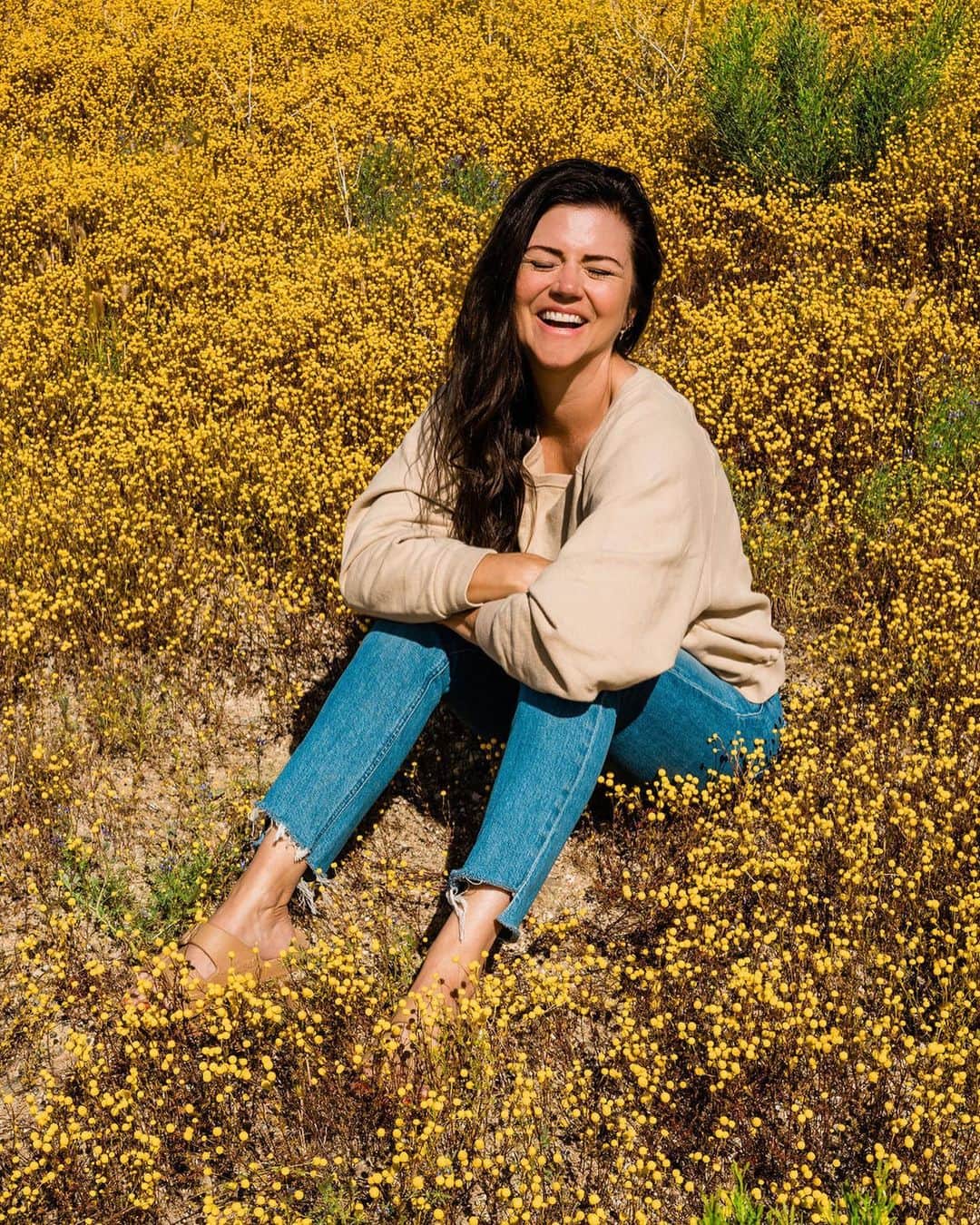 ティファニー・ティーセンのインスタグラム：「April Showers bring May Flowers 🌼」