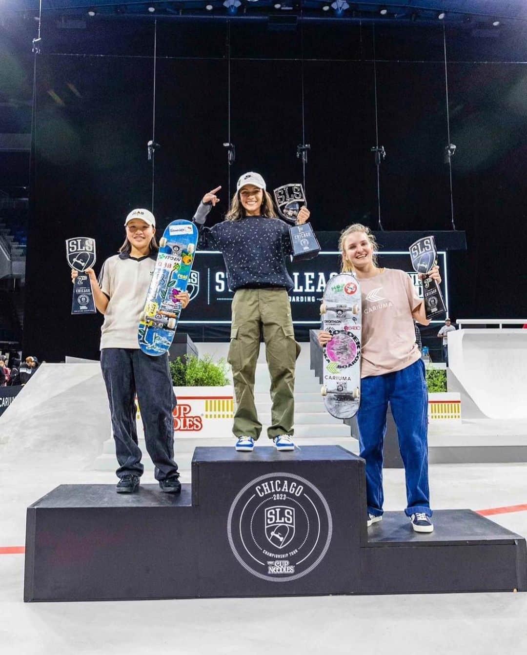 The Berricsさんのインスタグラム写真 - (The BerricsInstagram)「The @sls : Chicago stop was one for the books. From Qualifiers to Finals, everyone came out swinging 🥊 in the Windy City. But it was @kelvinhoefler & @rayssalealsk8 who came out on top 🏆. Swipe ➡️ right for contest highlights including the two final tricks that put the our @sls winners over top.   Men’s Finals:  @kelvinhoefler 🥇 @ryandecenzo 🥈 @nyjah 🥉   Women’s Finals:  @rayssalealsk8 🥇@momiji_nishiya830 🥈 @rooszwettie 🥉   #skateboardingisfun #berrics」5月2日 5時50分 - berrics