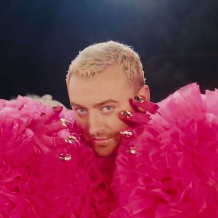 Vevoのインスタグラム：「Who will steal the red carpet tonight? Hit the link to watch stylish videos from fashion icons Sam Smith and more on our “Gala Worthy” playlist. ✨ ▶️ [Link in bio]  Sponsored by @greygoose」