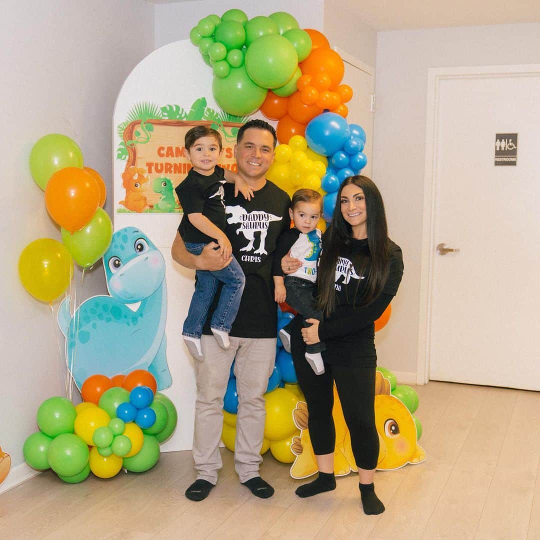 ディーナ・ニコール・コルテーゼのインスタグラム：「I want to thank everyone that helped make Cameron’s Birthday Party amazing .. @magicskyplay went above and beyond making his party absolutely perfect .. no stress for mama and the kids had a ball .. It’s one of Cameron’s favorite places to go ! @confectionsofarockstar made the PERFECT cake for our little man and it tasted delicious and @busy_beeballoons brought my vision to life with the baby Dino balloons ❤️🎈 and thank you @wildsidezoo for bringing all the cool animals for all the kiddos to see!  thank you @anthony.serrantonio for taking photos.. it made me able to just relax and enjoy Cameron’s 2nd birthday! And lastly thank you to everyone that came to celebrate ..cami had the best day ever !!」