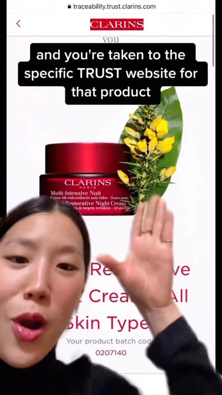 Clarins Canadaのインスタグラム：「T.R.U.S.T. - traceability you can rely on and trust. 🌱 __________ T.R.U.S.T. - Une traçabilité sur laquelle vous pouvez compter et en laquelle vous pouvez avoir confiance. 🌱 . . . @clarinsusa @sophfei  #Clarins #Traceability #Transparency」