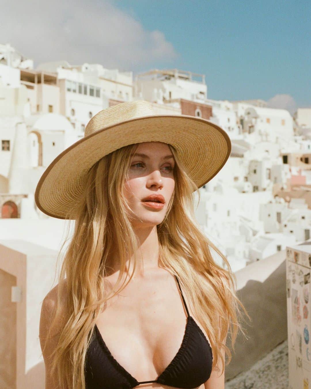 ブリクストンのインスタグラム：「Summer is starting to peak in.」