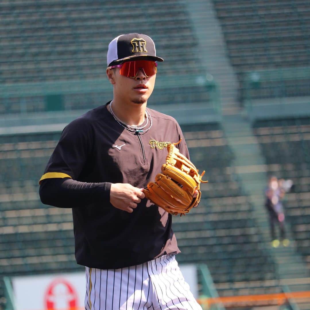 阪神タイガースさんのインスタグラム写真 - (阪神タイガースInstagram)「5月2日 中日戦、本日の試合前練習の様子です！ #小野寺暖 選手 #佐藤輝明 選手 #大山悠輔 選手 #植田海 選手 #梅野隆太郎 選手 #渡邉諒 選手 #ジェレミービーズリー 選手 #岩崎優 選手 #村上頌樹 選手 #及川雅貴 選手 #阪神タイガース  #ARE」5月2日 17時27分 - hanshintigers_official