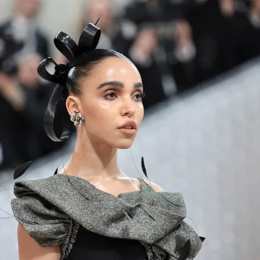 ghd hairさんのインスタグラム写真 - (ghd hairInstagram)「The #MetGala 2023 might be known as fashion's biggest night, but the star-studded red-carpet never fails to disappoint when it comes to jaw-dropping and trendsetting hair looks✨ Swipe for our favourite looks of the night ➡️  #metagala2023 #redcarpethair #celebhair」5月2日 17時28分 - ghdhair