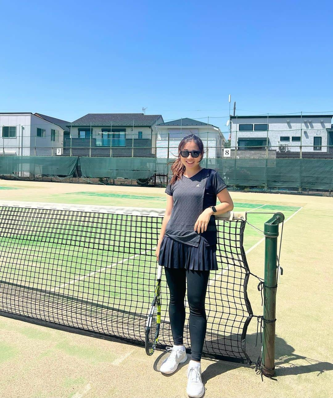 吉冨愛子 のインスタグラム：「Enjoy Tennis 🎾   これは個人的な意見ですが、 アエロユーザーの方、黒コーデとアエロの組み合わせがすごく合うな〜って思います💛🖤  私が着用しているのはワンピースのLサイズ。 バボラジャパンのアパレルは日本人の体型に合わせてくれているのでスカート部分が丁度良い丈になっていてとてもおすすめです✨  ワンピースに挑戦したことない方は是非挑戦してほしいです❤️‍🔥  #テニス #テニスウェア #テニスウェアコーデ #テニスウェアレディース #テニスウェア春夏 #スポーツ #スポーツウェア #テニス女子 #バボラ #バボラジャパン #tennis #tennisplayer #tennisgirl #tenniswear #babolat #babolattennis #babolatfamily #babolatjapan #アエロ #sport #sportsgirl #」