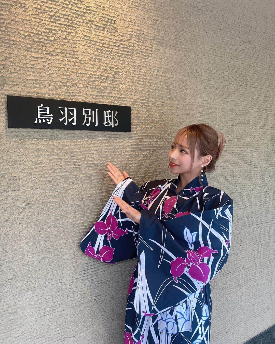 ぽょ姫のインスタグラム：「𝙼𝙸𝙴 ⁑ 家族旅行👘🍃 伊勢神宮へお詣りに行き、 念願の木の御朱印帳ゲットしてきました🌳✨ 最強の御朱印帳にしたいと思います🥺 ⁑ 久しぶりに家族と一緒に リフレッシュできてよかった🤍 インスタサボりすぎたので 最近のお出かけ順次投稿します⸜( ˶'ᵕ'˶)⸝♡ ⁑ ⚘ グランドエクシブ鳥羽 🚩 三重県鳥羽市安楽島町字ニエ212-1  #三重観光 #三重 #三重グルメ #三重カフェ #三重県 #三重県 #三重旅行 #伊勢神宮 #伊勢神宮おかげ横丁 #御朱印 #御朱印帳 #御朱印ガール #御朱印スタグラム #御朱印女子 #御朱印巡り #御朱印帳デビュー #御朱印好きな人と繋がりたい #鳥羽 #鳥羽グルメ #鳥羽市 #エクシブ #エクシブ鳥羽別邸」