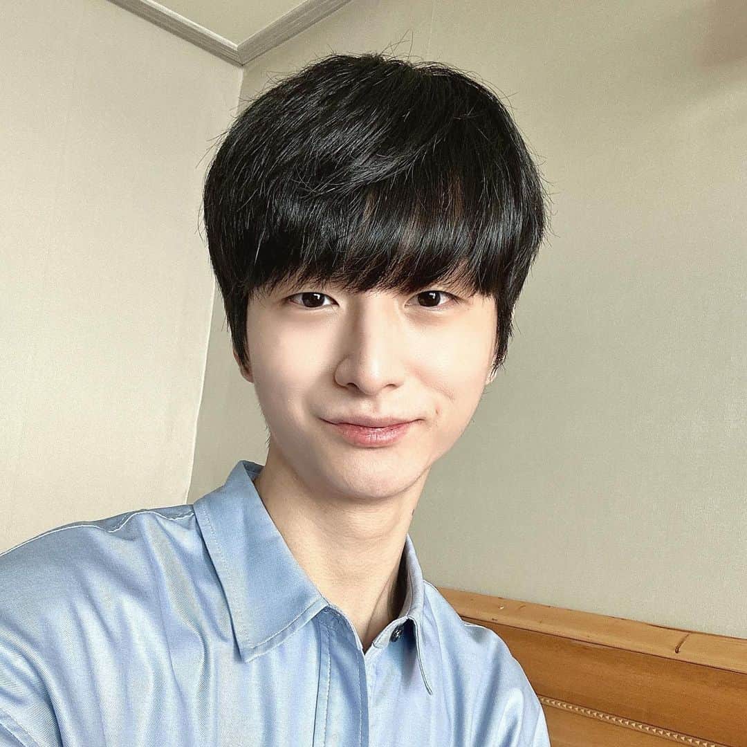 チョン・ソンハのインスタグラム：「오랜만에 셀카 투척📸 long time no selfie」