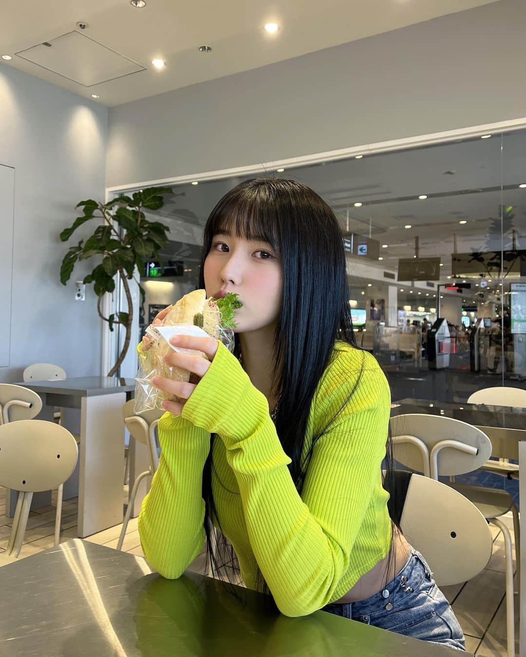 森嶋あんりさんのインスタグラム写真 - (森嶋あんりInstagram)「今日はちょっとギャルっぽい服装だよ🙌 サンドウィッチ美味しかった😋 ...