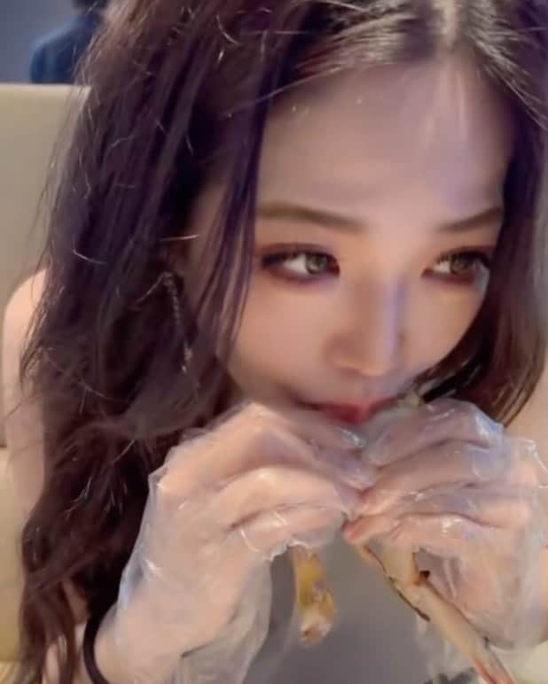 あさちるのインスタグラム：「このお店美味しくて楽しかった🦀🦀🐙🐙  #韓国料理屋  #韓国グルメ  #🇰🇷 #センイル  #新大久保グルメ  #新大久保食べ歩き  #데일리 #먹스타그램 #오오티디 #맛집 	#데일리 #맛집  #음식스타그램」