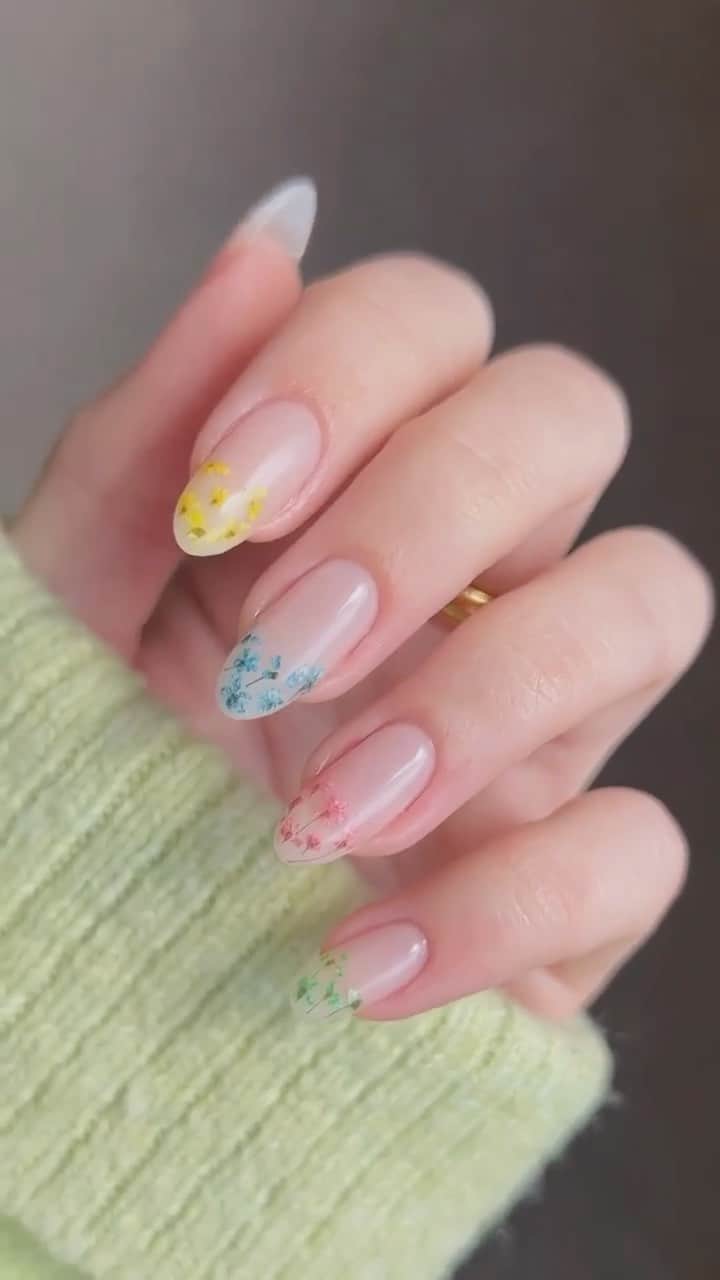 SHEINのインスタグラム：「bloomingnails 💐 @amberjhnails  #SHEINinspo」