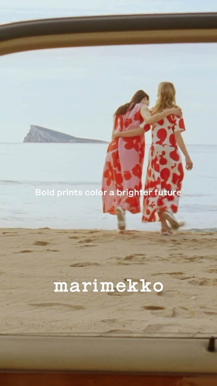 マリメッコのインスタグラム：「Every era has its generation of bold minds. Those who dare to dream of the future and preserve what’s worth holding onto. Throughout time and across the world, the Marimekko community has bonded over this simple aspiration—to live positively. And look great doing it.   Discover the Bright Visions collection at marimekko.com   #marimekko #SS23 #BrightVisions」